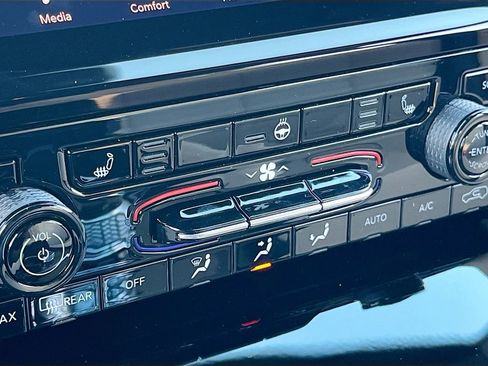 New 2025 Jeep Grand Cherokee L Limited w/ Black Appearance Package image 20