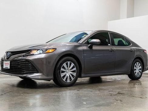 Certified 2020 Toyota Camry LE FWD image 3