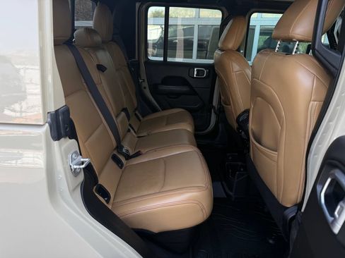 Used 2020 Jeep Gladiator Rubicon AWD/4WD image 38