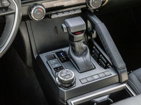 Used 2025 Toyota Tacoma TRD Off-Road AWD/4WD image 32