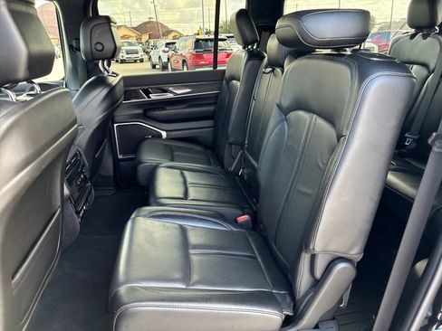 Used 2022 Jeep Wagoneer Series II w/ Premium Group I AWD/4WD image 20