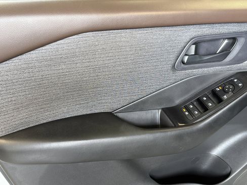 Used 2023 Nissan Rogue S FWD image 22