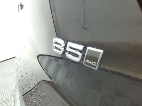 Certified 2023 Volvo XC40 B5 Plus w/ Protection Package Premier image 9