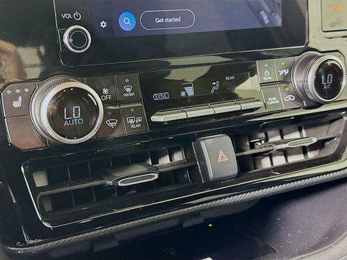 Certified 2025 Toyota Highlander XSE image 18