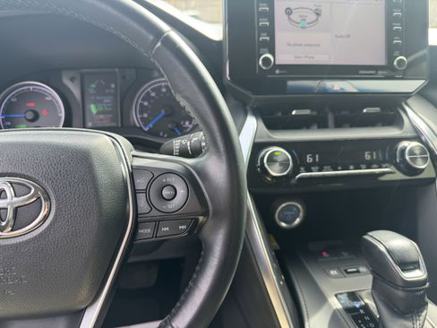 Used 2021 Toyota Venza LE image 23