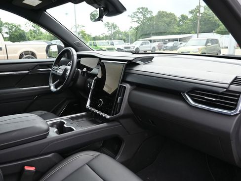 Used 2026 GMC Acadia Elevation w/ Elevation Premium Package FWD image 38