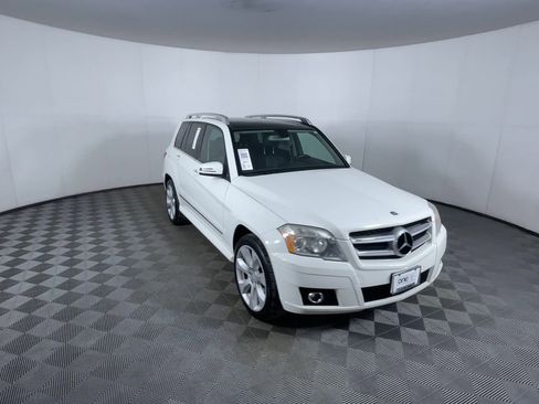 Used 2010 Mercedes-Benz GLK 350 4MATIC image 2