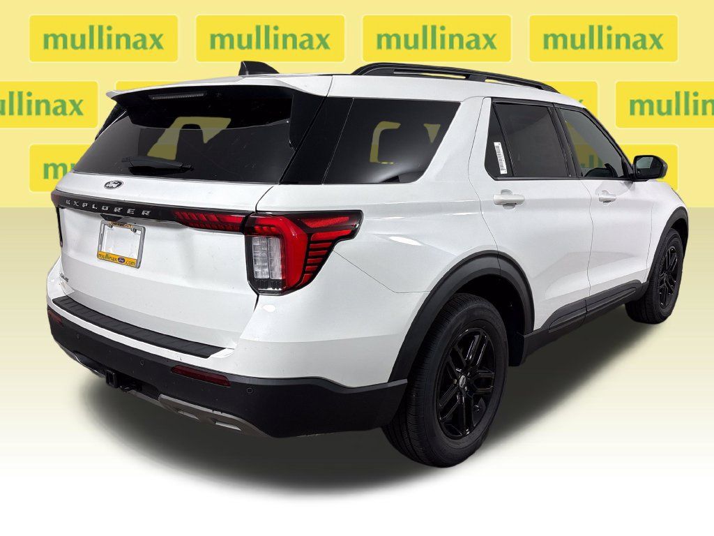 New 2027 Ford Explorer Active w/ Active Comfort Package RWD image 4