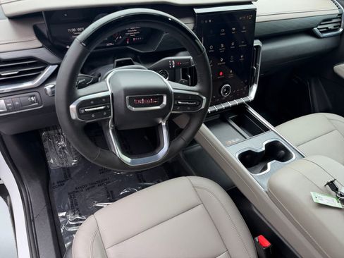 Used 2025 GMC Acadia Elevation w/ Super Cruise Package FWD image 6