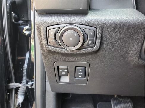 Used 2018 Ford F150 XLT w/ Equipment Group 302A Luxury AWD/4WD image 36