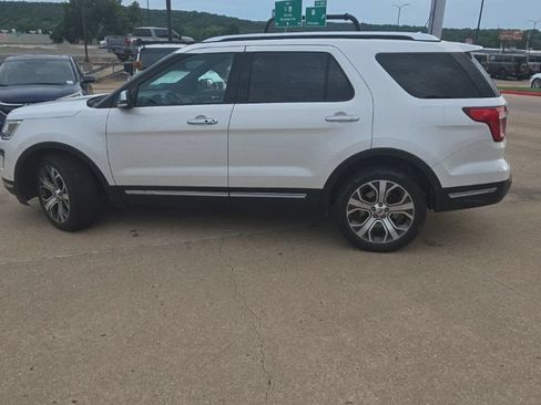 Used 2018 Ford Explorer Platinum AWD/4WD image 6