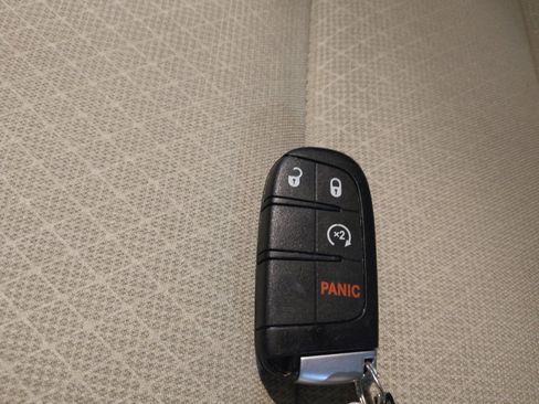 Used 2019 Jeep Grand Cherokee Laredo AWD/4WD image 32