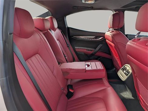Used 2018 Maserati Ghibli S RWD image 34