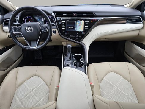 Used 2019 Toyota Camry XLE w/ Navigation Package FWD image 2
