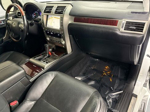 Used 2017 Lexus GX 460 Premium w/ Premium Package AWD/4WD image 30