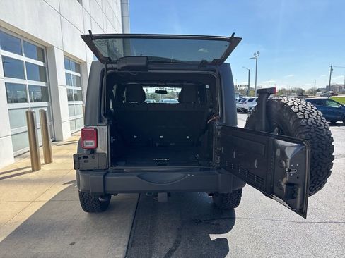 Used 2017 Jeep Wrangler Unlimited Sport w/ Quick Order Package 24S AWD/4WD image 5
