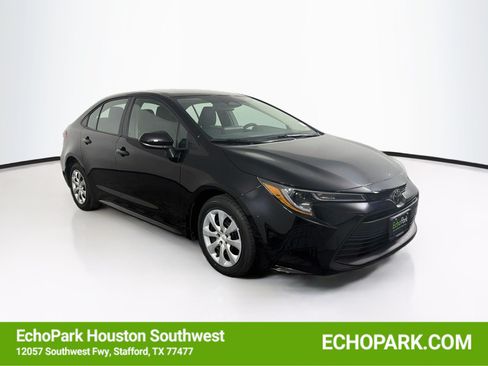 Used 2025 Toyota Corolla LE FWD image 1