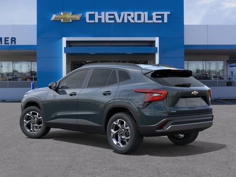 New 2026 Chevrolet Trax LT w/ LT Convenience Package FWD image 3