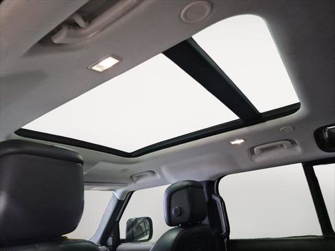 Used 2020 Land Rover Defender 110 HSE image 22