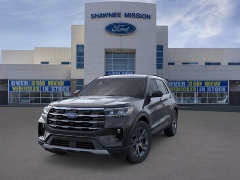 New 2026 Ford Explorer Active w/ Active Comfort Package AWD/4WD image 2