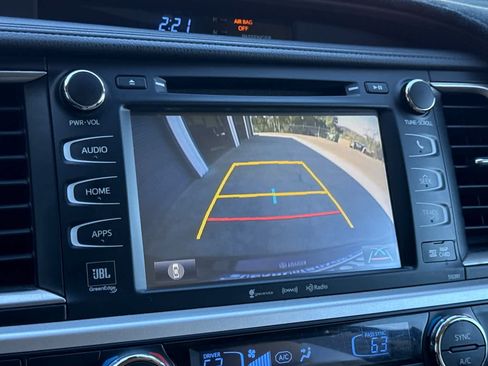 Used 2019 Toyota Highlander Limited Platinum AWD/4WD image 22