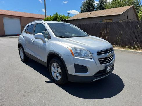 Used 2015 Chevrolet Trax LT w/ LT Plus Package AWD/4WD image 3