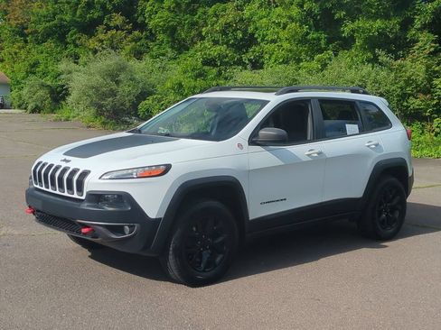 Used 2016 Jeep Cherokee Trailhawk w/ Comfort/Convenience Group AWD/4WD image 8