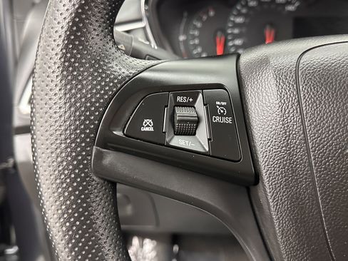Used 2021 Chevrolet Trax LT AWD/4WD image 16