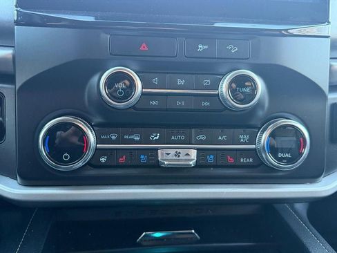 Used 2022 Ford Expedition Max XLT image 19