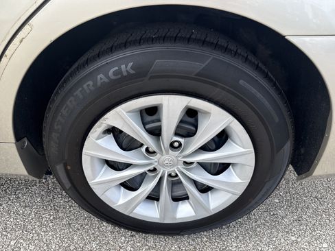 Used 2015 Toyota Camry LE FWD image 18