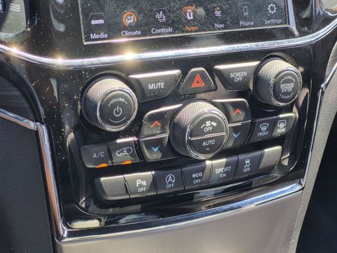 Used 2020 Jeep Grand Cherokee Limited AWD/4WD image 13