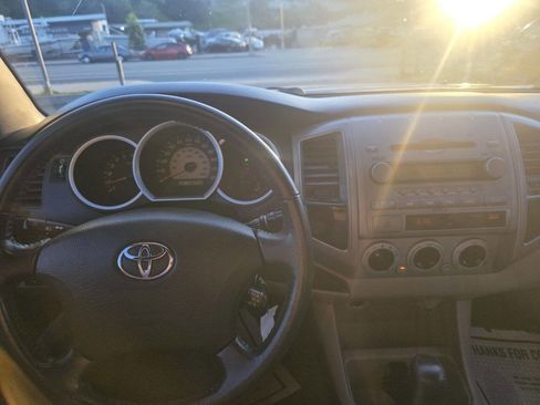 Used 2005 Toyota Tacoma PreRunner image 11
