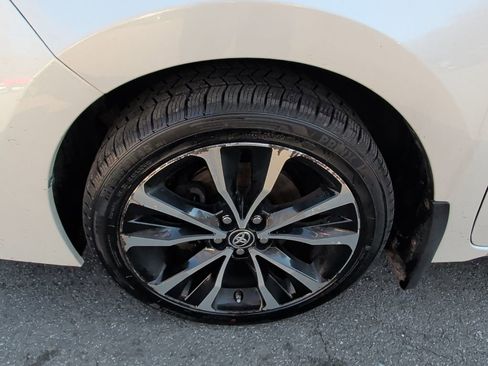 Used 2018 Toyota Corolla SE image 9