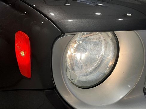 Used 2017 Jeep Renegade Limited AWD/4WD image 32