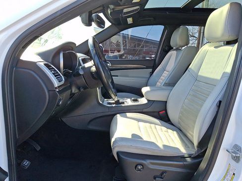 Used 2018 Jeep Grand Cherokee Limited AWD/4WD image 19
