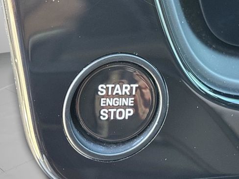 Used 2025 Porsche Cayenne E-Hybrid Coupe image 33