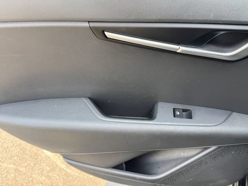 Used 2024 Kia Niro LX FWD image 35