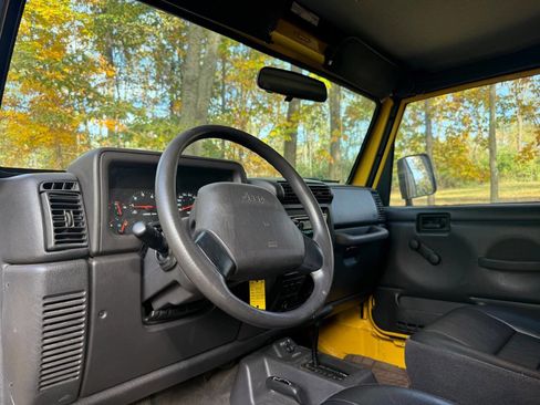 Used 2002 Jeep Wrangler SE image 18