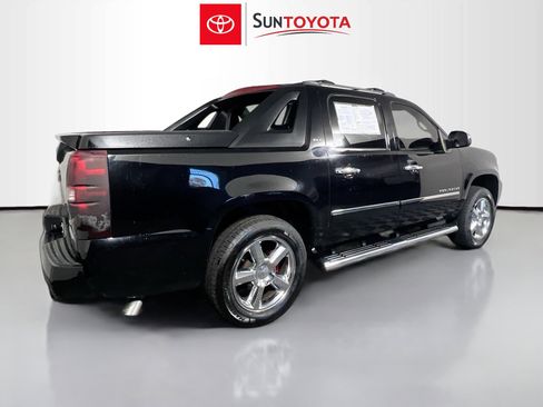 Used 2012 Chevrolet Avalanche LTZ image 4