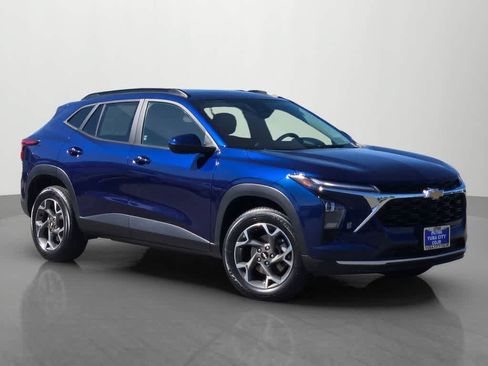 Used 2024 Chevrolet Trax LT FWD image 8