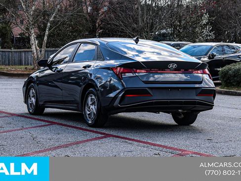 Used 2025 Hyundai Elantra SE FWD image 9