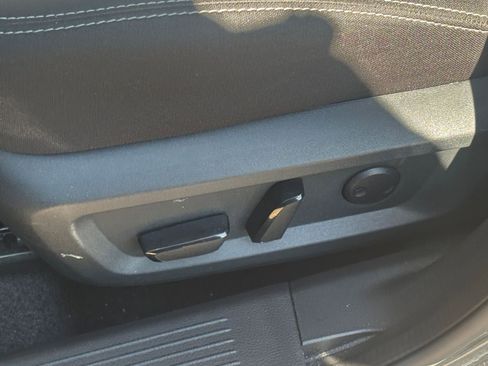 Used 2025 Nissan Rogue SV image 22