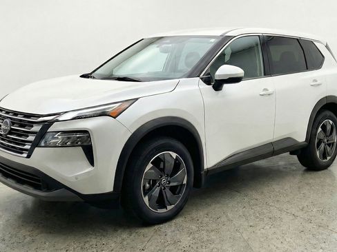Used 2025 Nissan Rogue SV image 3