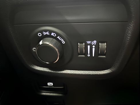 Used 2024 Jeep Grand Cherokee Laredo X w/ Luxury Tech Group I AWD/4WD image 19