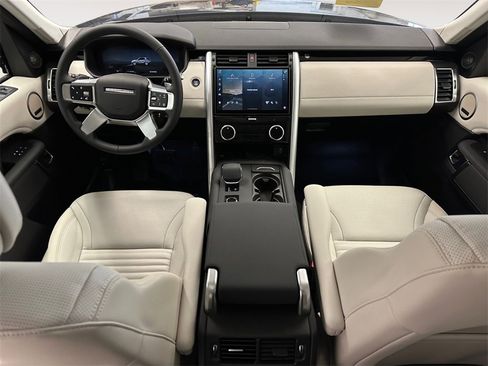 New 2026 Land Rover Discovery S image 10