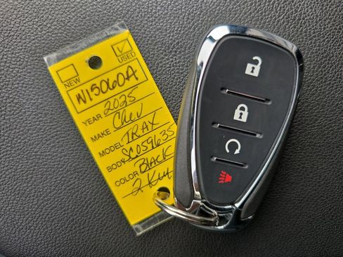 Certified 2025 Chevrolet Trax RS w/ Sunroof Package image 37