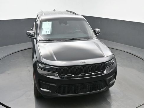 Used 2023 Jeep Grand Cherokee Altitude AWD/4WD image 42
