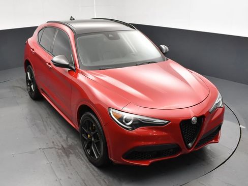 Used 2021 Alfa Romeo Stelvio Ti w/ Nero Edizione AWD/4WD image 17