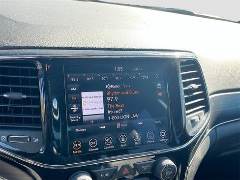 Used 2021 Jeep Grand Cherokee Limited image 15