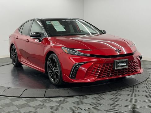 Used 2025 Toyota Camry XSE FWD image 8